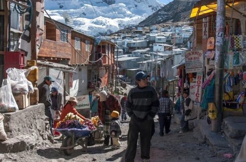 Yer üzündə cəhənnəm: İnsanların ölənə qədər zəhmət çəkdiyi dağ qəsəbəsi