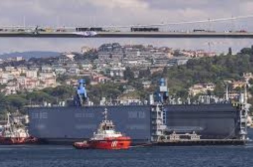 İstanbul boğazında gəmilərin hərəkəti hər iki istiqamətdə dayandırıldı
