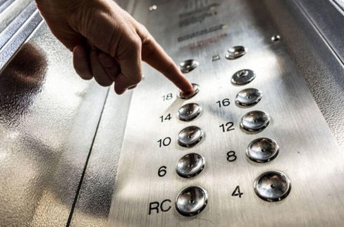 27 yaşlı qadın işə getmək üçün mindiyi liftdə öldü - FOTO