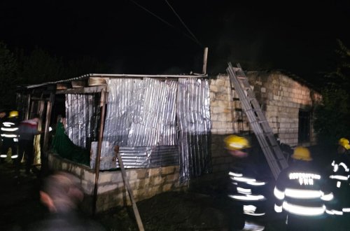 Ağdamda ailə FACİƏSİ: Nənə və nəvə ağır yaralandı - FOTO