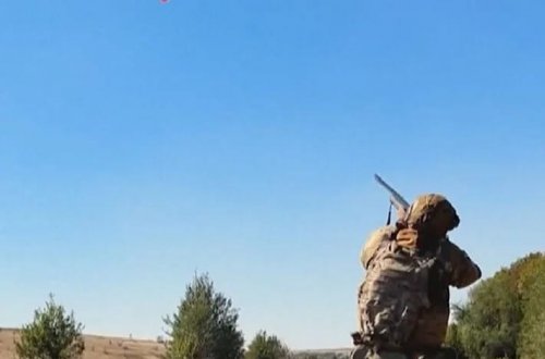 Uçan şarla döyüş hazırlığı keçirildi