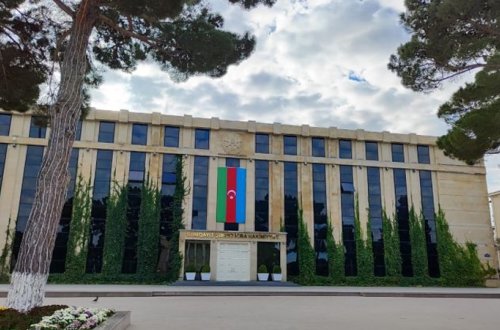 İcra Hakimiyyəti sədr müavinindən 10 minə 13 kreslo, 26 oturacaq alır