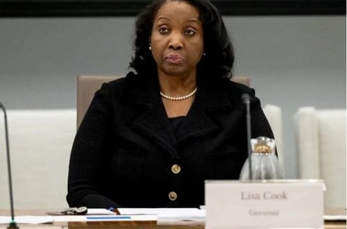 Trampın işdən çıxarılmasını tələb etdiyi Kuk öz vəzifəsində qalacaq