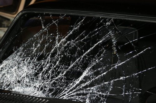 Qazaxda avtomobil dərəyə aşıb, xəsarət alanlar var