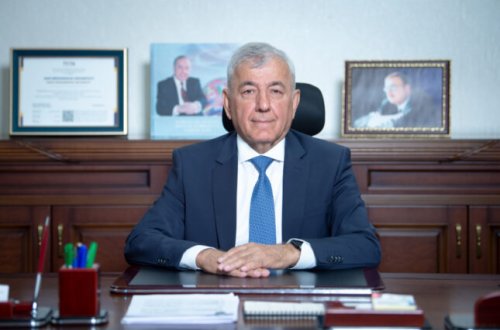 Rektor Yaqub Piriyev 850 minlik xərc edir