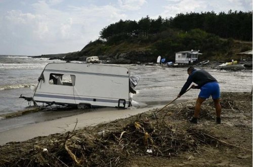Bolqarıstanda daşqınlar üç nəfərin həyatına son qoyub