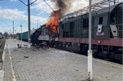 Qatar stansiyasına hücum: Ən azı 30 yaralı var