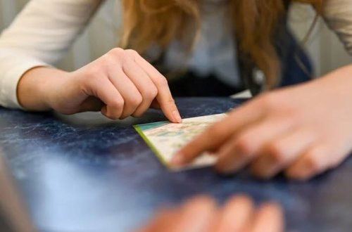 Lotereyada 1 milyon funt sterlinq qazandı, üç ay əyləndi: İndi həyatı üçün mübarizə aparır