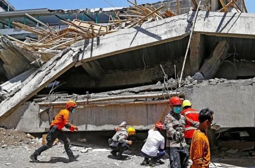 İndoneziyada ümidlər tükənir: Məktəb qəzasında ölənlərin sayı 54-ə çatıb