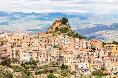 İtaliyanın 1 avroluq evlərində həyat dirçəlir