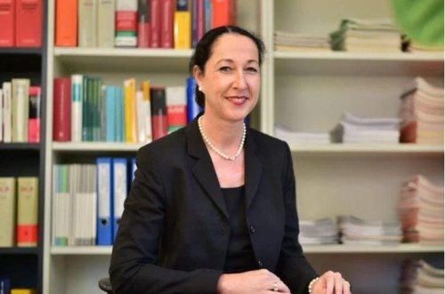 Almaniyada yeni seçilmiş mer bıçaqlanıb: Vəziyyəti ağırdır