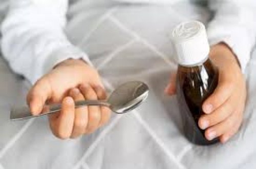 Hindistanda öskürək əleyhinə siropdan ölən uşaqların sayı 20-yə çatıb