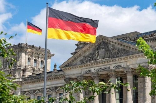 Almaniya üç illik vətəndaşlıq tələbini ləğv edir