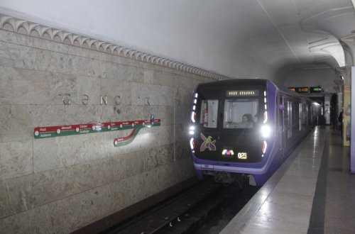 Metroda halı pisləşən sərnişin öldü