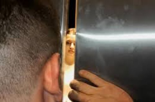 Liftdə köməksiz qalan şəxs xilas edildi