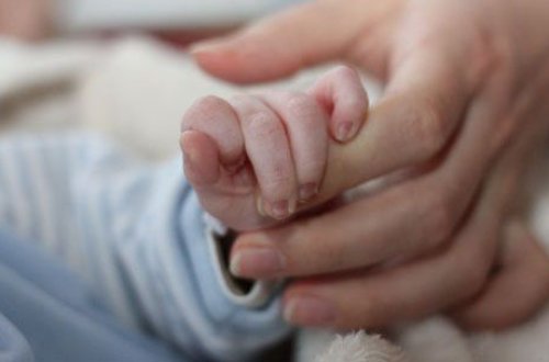 Azərbaycanda 16 yaşlı qız ana oldu