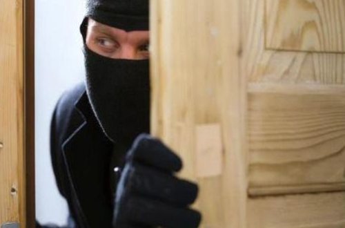 Çalışdıqları şirkətdən oğurluq edənləri polis saxladı