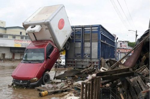 Meksikada daşqın nəticəsində ölənlərin sayı 64-ə çatıb