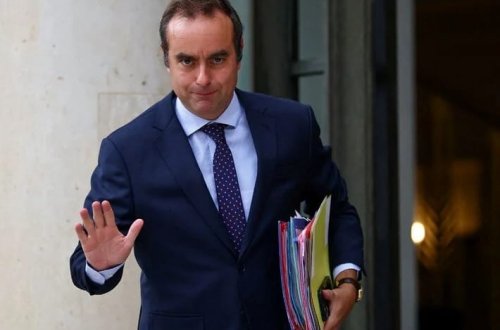 Fransada mübahisəli pensiya islahatı dayandırılacaq