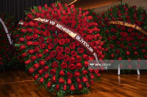 Ramiz Quliyevlə vida mərasiminə Prezident və Mehriban Əliyeva əklil göndərib