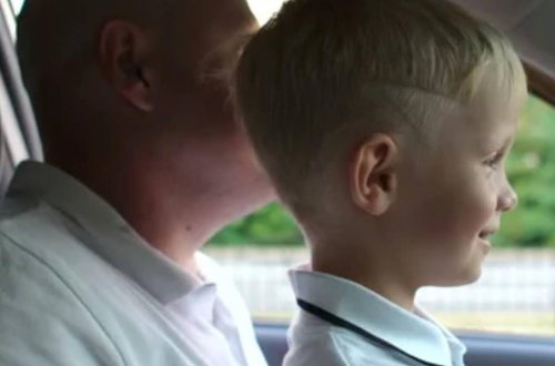 Bakıda 7 yaşlı uşaq faciəvi şəkildə öldü - Atasının qucağında maşın sürmək öyrənirdi