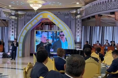 İlham Əliyev ulu öndərin sevimli mahnısını dinləyərkən kövrəldi - VİDEO