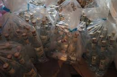 Gəncədə topdansatış mağazasında 200-dən çox saxta alkoqollu içki aşkarlanıb