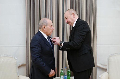 Prezidenti İlham Əliyev Yaqub Eyyubova “İstiqlal” ordenini təqdim edib - FOTO