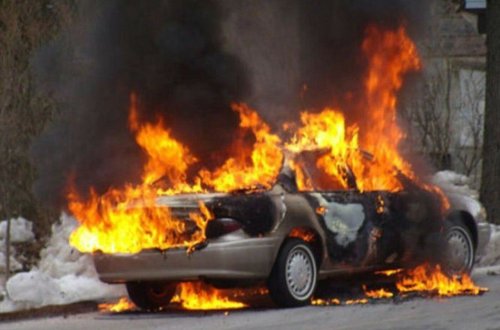 Bakıda avtomobildə partlayış - Xəsarət alan var