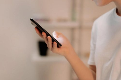 Gətirilən hər ikinci telefona görə əlavə 100 manat vergi ödəniləcək