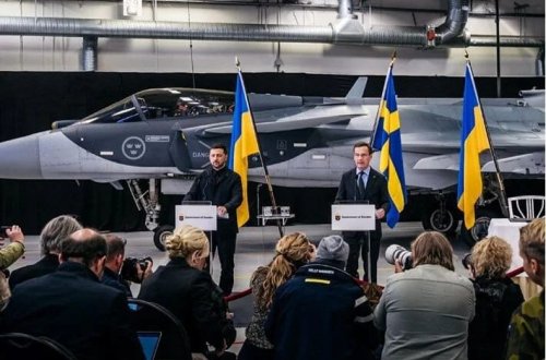 Ukrayna İsveçdən Gripen qırıcı təyyarələri alacaq