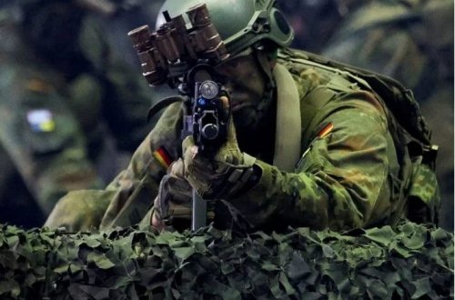 Almaniyada polis hərbi təlimdə iştirak edən əsgəri səhvən güllələyib