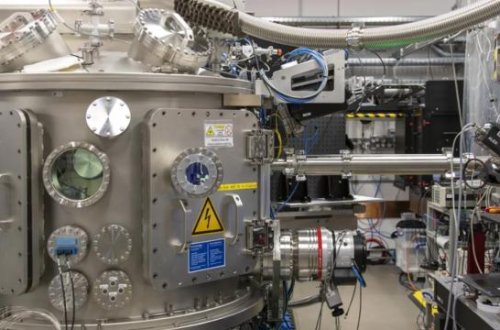 Alimlər yeni buz növü kəşf ediblər: Otaq temperaturunda bərk qala bilir