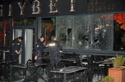 Türkiyədə əyləncə məkanına silahlı HÜCUM - FOTO