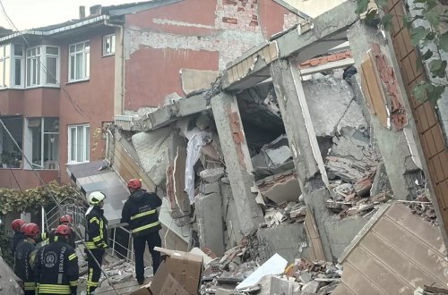 Türkiyədə daha bir bina çökdü - 7 nəfər uçqunda qaldı - FOTO