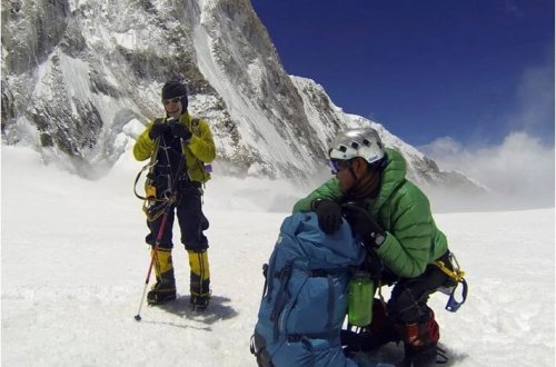 Everestin ən təhlükəli marşrutunda bir ilk: Tarixi xizək səyahəti