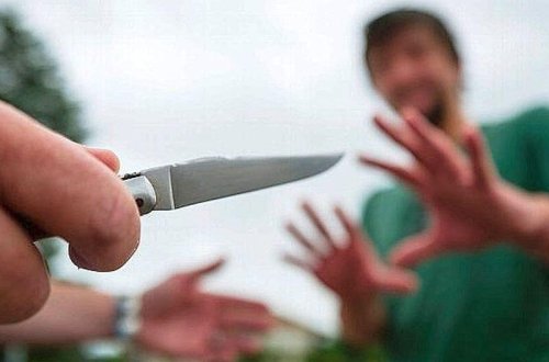 Qardaşını uşağının gözləri qarşısında öldürdü