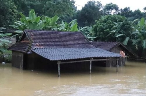 Vyetnamdakı daşqınlarda ölənlərin sayı artır