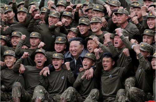 Şimali Koreya lideri Kim Çen In xüsusi təyinatlılar bölməsinə baş çəkib