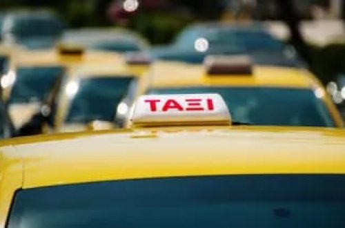 Afinada taksi sürücüləri 48 saatlıq tətilə başlayıblar