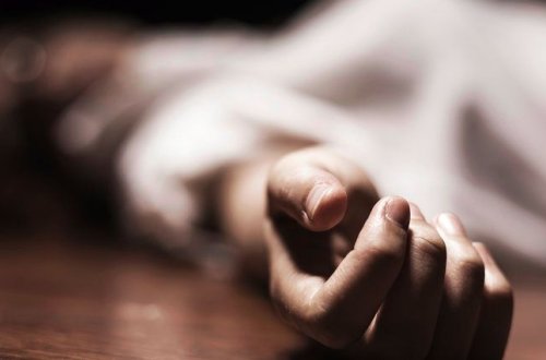 Qaxda 3 uşaq anasının meyti tapıldı