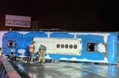 Tailandda əcnəbi turistlərin olduğu avtobus qəzaya uğrayıb: 12 nəfər yaralanıb