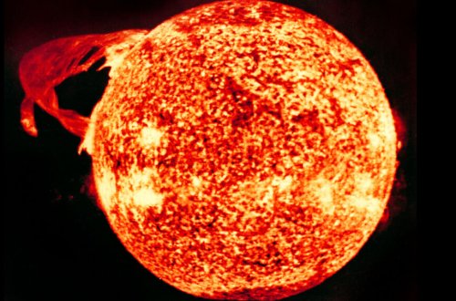 Günəşdə Yerə doğru yönəlmiş güclü partlayış olub