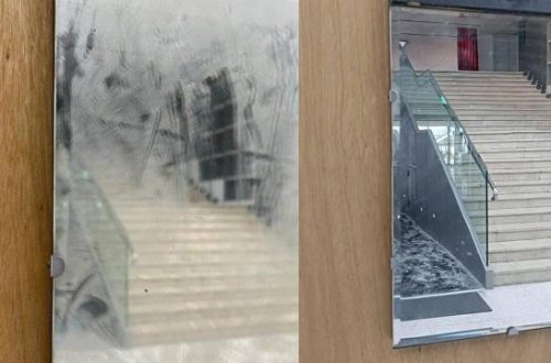 Təmizlik işçisi səhvən sənət əsərini çirkli güzgü bilərək silib