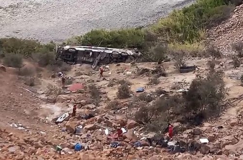 Sərnişin avtobusu dərəyə aşıb: 37 ölü 