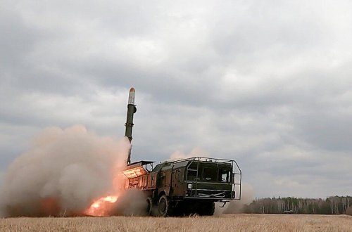 Kiyevə atılan raket qəlpələri Azərbaycan səfirliyinin binasına düşdü - FOTO