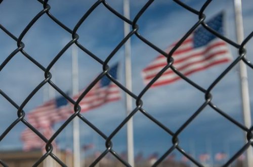 ABŞ-ı daimi olaraq tərk etmək istəyən qadınların sayı rekord həddə çatıb