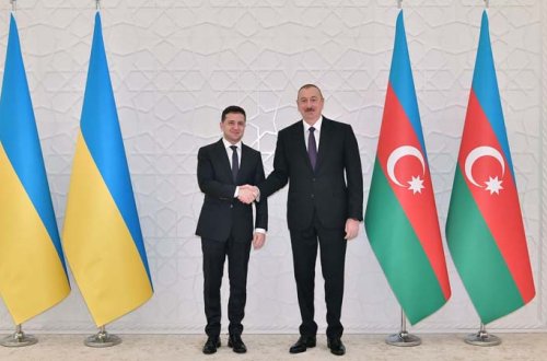 Zelenski İlham Əliyevə zəng etdi