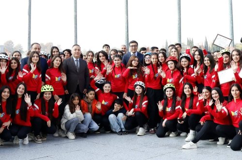 Mingəçevirdə qızların velosiped yarışı keçirildi