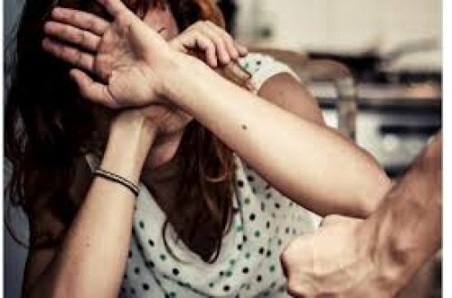 Qaxda ata mülkünə görə dava: 65 yaşlı kişi bacısına xəsarət yetirdi